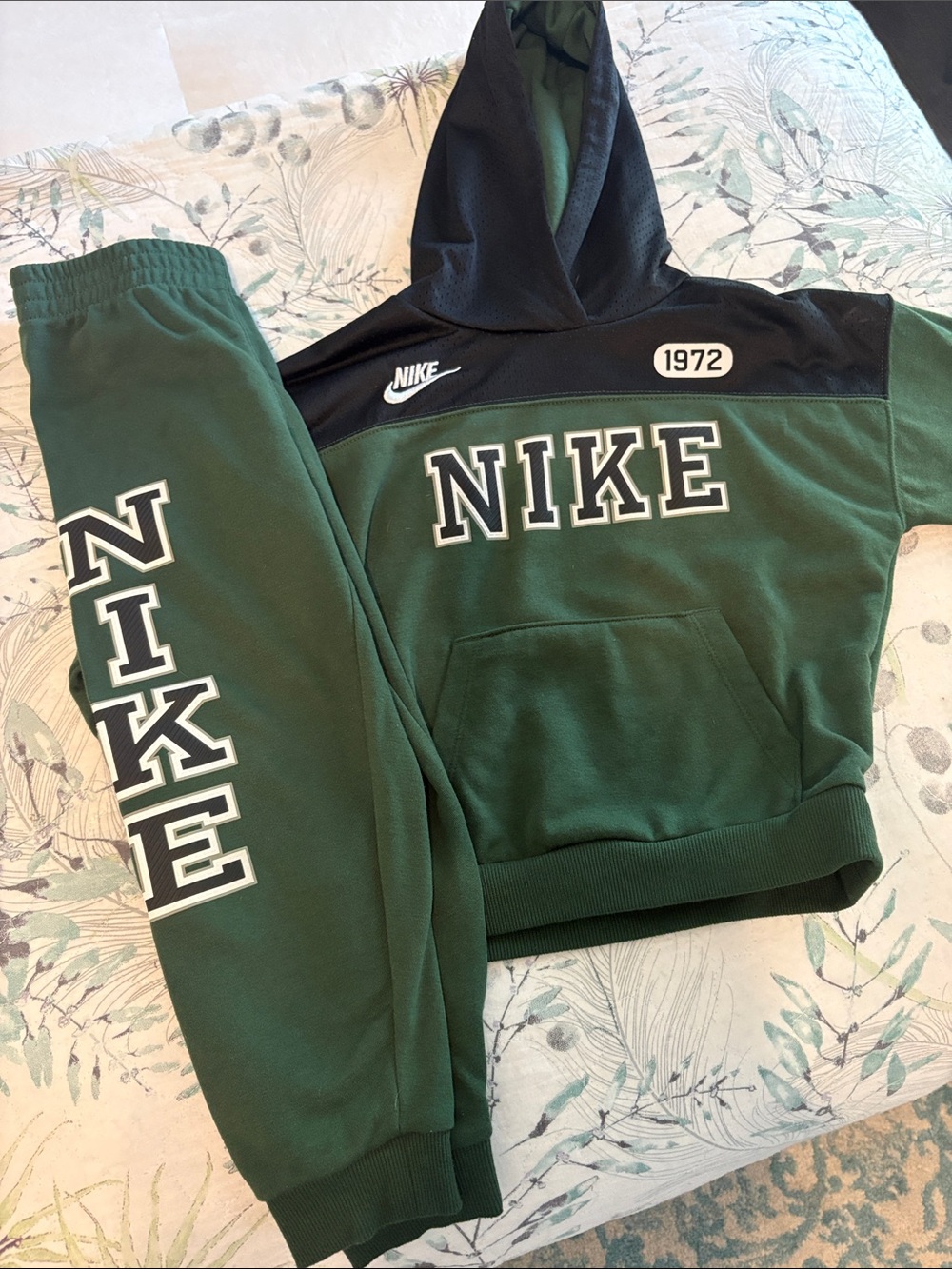 Nike Green & Black Boys' Hoodie and Joggers Set